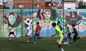 أمم أفريقيا: أشرف حكيمي مثال للأمل لدى معجبيه في مسقط رأس والدته