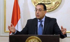 حصاد الحكومة المصرية: انهيار العملة وارتفاع الديون وبيع أصول الدولة