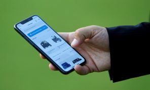 قرار إلغاء الإعفاء الاستثنائي من الجمارك للهواتف المحمولة يثير غضب المصريين في الخارج 