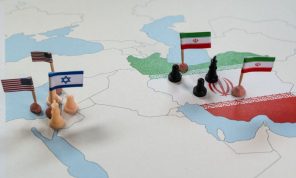 ميزان ترامب إزاء إيران.. نتنياهو في كفة والكتلة العربية-التركية في أخرى: أيهما ترجح؟