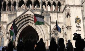 نشطاء يحذرون من تدخل سياسي لإعادة محاكمة نشطاء “فلسطين أكشن”- (تدوينات)