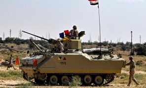 إعلاميون يهاجمون نتنياهو لحديثه عن “تراكم قوة” الجيش المصري 