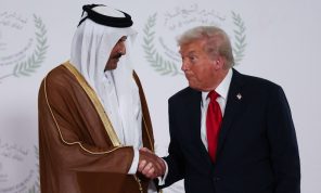 أمير قطر يبحث مع الرئيس الأمريكي جهود خفض التصعيد في المنطقة 