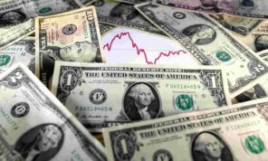 الدولار عند أدنى مستوى في 6 أسابيع وسط آمال إجراء محادثات مع إيران