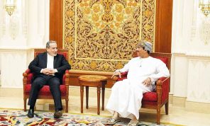 إيران تفاوض الأمريكيين في مسقط وكأن شيئاً لم يتغيَّر في موقعها… ماذا عن ترامب؟!