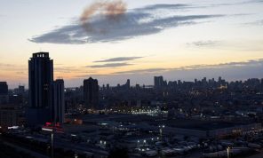 البحرين تعلن تدمير 78 صاروخا و143 مسيرة إيرانية منذ السبت 