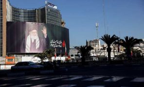 إيران ترجئ مراسم تشييع خامنئي في طهران