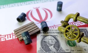 تداعيات حرب إيران.. جاذبية الدولار أمام اختبار صدمة النفط وتقلب الأسواق 