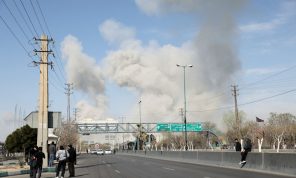 بوليتيكو: ارتجال في خطط إجلاء الأمريكيين من الشرق الأوسط.. والحرب على إيران قد تمتد حتى الخريف