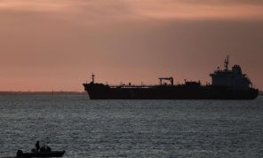 وزير المالية الفرنسي: استعادة تدفق إمدادات النفط عبر مضيق هرمز السبيل الوحيد لتخفيف الضغوط على السوق