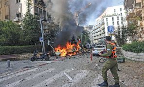ترامب: المفاوضات جارية لوقف الحرب… ونشهد تغييراً في النظام الإيراني