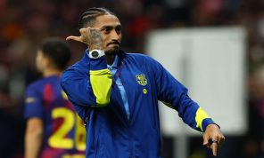 رافينيا يشن هجوما على التحكيم بعد خروج برشلونة من دوري أبطال أوروبا 