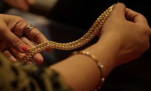 الذهب دون تغير يذكر مع ترقب محادثات أمريكا وإيران