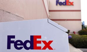 منظمة يهودية فرنسية تقدم شكوى ضد شركة أمريكية بتهمة نقل مكوّنات عسكرية إلى إسرائيل عبر باريس