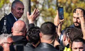 بلا بساط أحمر في برلين: لماذا تجنبت حكومة ميرتس لقاء ابن الشاه رغم صعوده في معادلة إيران؟