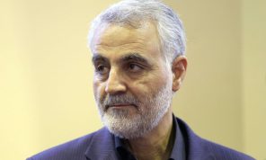 الولايات المتحدة تعلن توقيف قريبتين للواء الإيراني الراحل قاسم سليماني