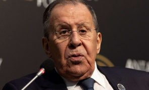 الخارجية الروسية: لافروف أكد لعراقجي هاتفيا ضرورة الالتزام بالهدنة