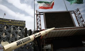 هل تحسن مستوى أنظمة الدفاع الجوي ودقة الصواريخ الإيرانية وراء تردد أمريكا في استئناف الحرب؟