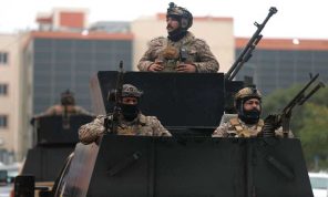فصائل عراقية تعلن تنفيذ 19 عملية ضد قواعد أمريكية في المنطقة.. وقصف جوي يستهدف مخزن غذاء في مدينة الموصل