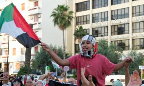 “لا نكبة بعد الطوفان”.. تونسيون يحيون ذكرى النكبة الفلسطينية- (فيديو)