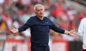 مورينيو : لم يتواصل معي أحد لتدريب ريال مدريد