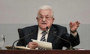 نيويورك تايمز: هل يدعم الرئيس محمود عباس صعود ابنه ياسر في حركة فتح؟