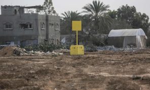 مركز حقوقي: تصعيد إسرائيل وتوسيع “الخط البرتقالي” يفاقمان كارثة غزة