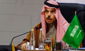 الرياض تطالب طهران باغتنام فرصة المفاوضات وتجنب التصعيد 