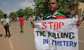“استهداف العقل السوداني”… صحافيون ومحامون وأطباء في دوامة القتل والاعتقال والإخفاء