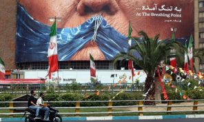 مسؤول أمريكي يكشف أهم بنود الاتفاق مع طهران: تفكيك النووي وفتح مضيق هرمز وتخفيف مشروط للعقوبات