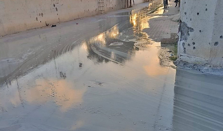نهر إسمنتي غامض يتحول إلى وسيلة لترميم المنازل المتضررة في غزة