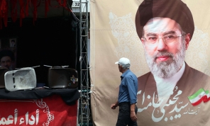 خامنئي يقول إن الولايات المتحدة وإسرائيل تلقتا “ضربة حاسمة” في الحرب