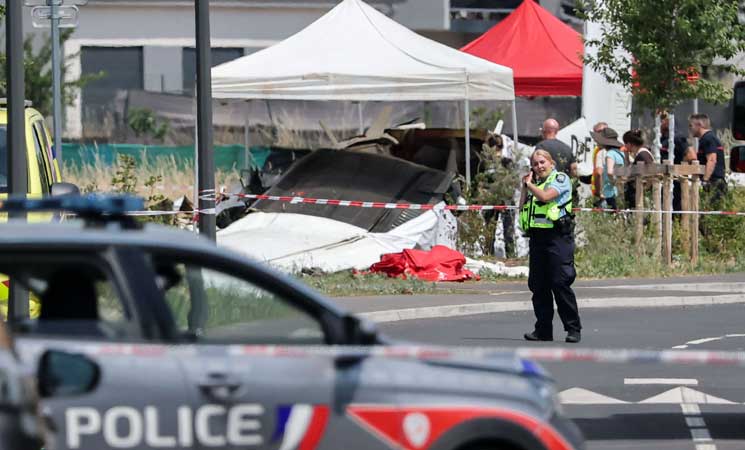مقتل 11 شخصا في حادث تحطم طائرة مدنية في شرق فرنسا- (فيديو)