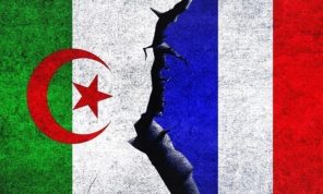 ميديابارت: لماذا يستعصي التوتر بين فرنسا والجزائر على الحل؟