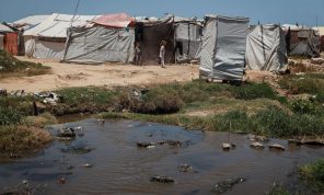 فايننشال تايمز: نازحو غزة المدمرة يكافحون من أجل البقاء في الخيام بين الأنقاض القذرة والأمراض والقوارض
