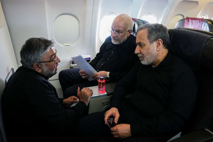 كبير المفاوضين الإيرانيين يؤكد أن طهران ستتولى إدارة مضيق هرمز