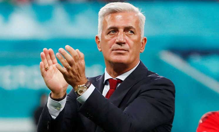 الجزائر تمدد عقد المدرب بيتكوفيتش قبيل انطلاق كأس العالم 202
