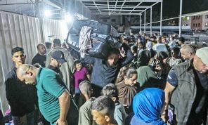 شهادات عن تفتيش دقيق واختفاء أمتعة وأدوية.. عذابات الفلسطينيين العائدين إلى غزة