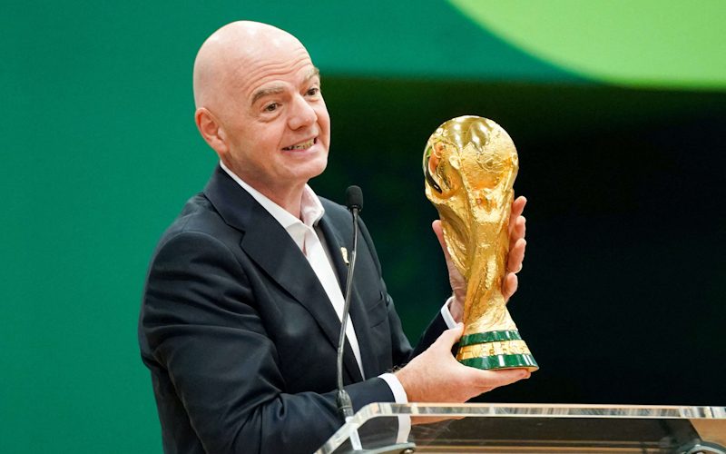 المشاكل تلاحق الفيفا وإنفانتينو قبل ساعات من انطلا
