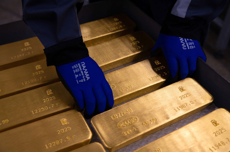 الذهب يتجه إلى ثالث خسارة أسبوعية بضغط من ارتفاع الدولار