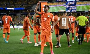 ديالو بعد الفوز الدرامي: كوت ديفوار جاءت إلى المونديال لصناعة التاريخ