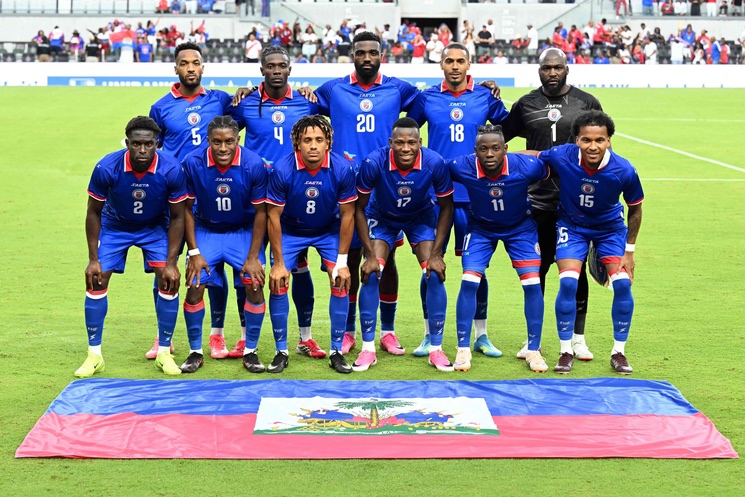 إجبار منتخب هايتي على تغيير قميصه بسبب صور حربية