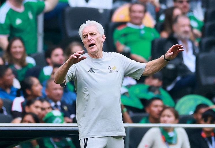 مدرب جنوب أفريقيا ..نجم غير متوقع في مونديال 2026