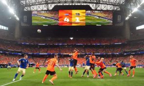 هولندا تسحق السويد 5-1 وتقطع شوطا كبيرا نحو دور الـ32
