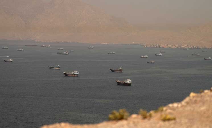 طهران ومسقط تشددان على ضرورة التنسيق بشأن الملاحة في مضيق هرمز
