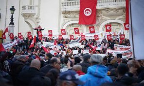 تونس: صانعو الثورة خارج المشهد