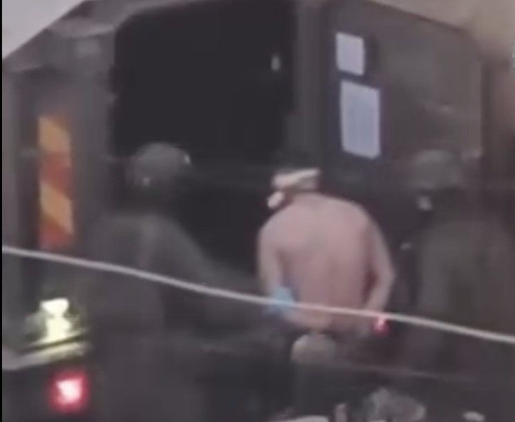 جيش الاحتلال الإسرائيلي يعتقل فلسطينيًا بعد محاصرة منزله شمالي الخليل- (فيديو)