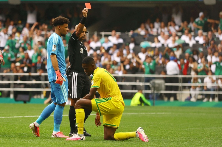 لأول مرة.. 3 بطاقات حمراء في افتتاح كأس العالم