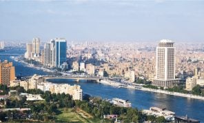 عمران القاهرة في عين التشكيل المستقل: فنانون شباب يوثقون تحولات العاصمة البصرية