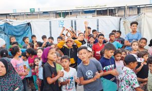 الدمار والبطش يطفئان فرحة المونديال لعشاق كرة القدم في غزة!